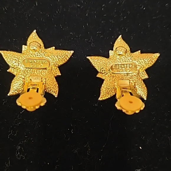 Vintage Poinsettia Earrings - Picture 6 of 9